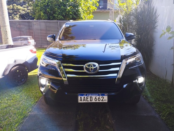 Ciudad del Este: camioneta de concejal fue robada frente a un sanatorio