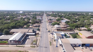 Loma Plata acelera su transformación: el asfalto llega a las principales calles de la ciudad