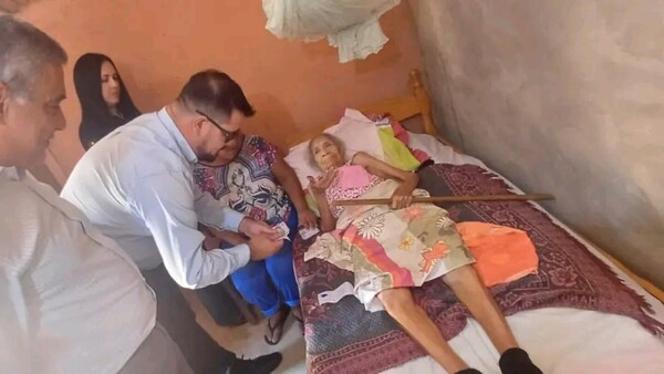 Abuelita que tuvo cédula después de un siglo, por fin pudo cobrar