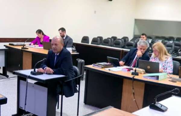 Excomandante de la Policía declaró en juicio al exministro Arnaldo Giuzzio - Nacionales - ABC Color