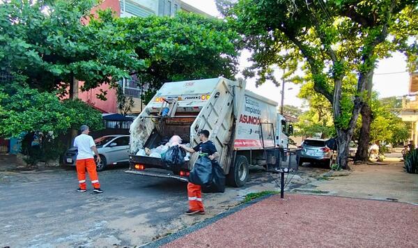 Asunción: El 80% del funcionariado municipal sale a las calles en un operativo masivo de limpieza
