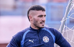 Albirroja: la casaca que utilizará Gastón Olveira ante Grecia