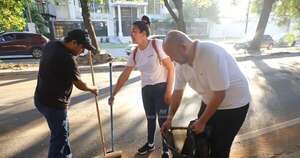 La Nación / Asunción: funcionarios municipales participaron de una jornada de limpieza