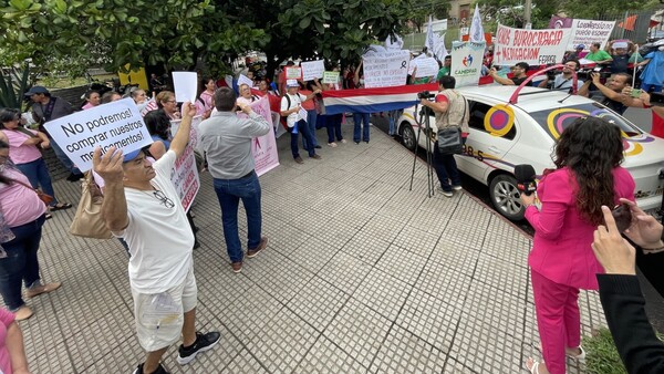 Reclaman a Salud cumplir con costosa leche especial para niños con enfermedades raras