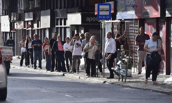 Cetrapam rechaza compensación del Gobierno: buses operarán solo hasta esta noche, advierten - Economía - ABC Color