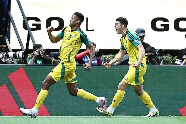 Jamaica derrota a Nueva Caledonia y jugará con RD Congo por el pase al Mundial - Fútbol Internacional - ABC Color