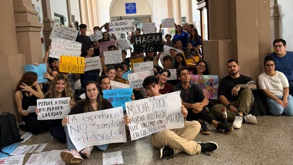 Renuncia decano de Medicina UCA, tras protesta estudiantil