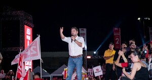 En un guiño a Latorre, Alliana aparece en el lanzamiento de Camilo para encender la campaña