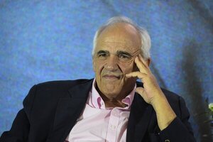 Samper respalda a Bachelet y critica a Chile por retirarle apoyo: "Es la persona más preparada"