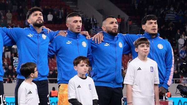 Así Gastón Olveira entonó el Himno Nacional en Atenas