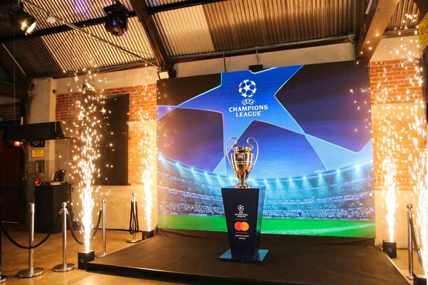 Mastercard trae el trofeo de la UEFA Champions League a Paraguay