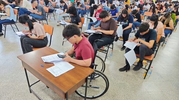 Itaipú destaca ampliación de becas del Gobierno que beneficiará a más de 7.500 jóvenes - ADN Digital