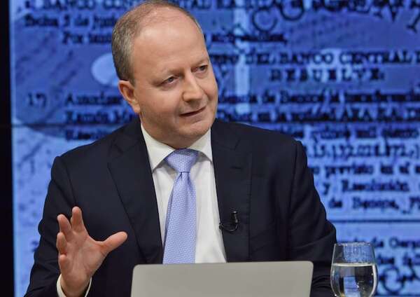 Así reaccionó el ministro del MEF a las críticas sobre el Gobierno de la “macroeconomía” - Economía - ABC Color