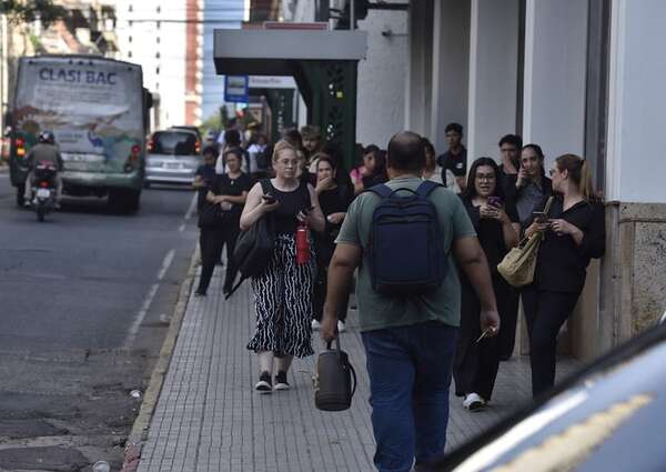 Inminente paro de buses desde mañana: Más gremios rechazan compensación del Gobierno - Economía - ABC Color