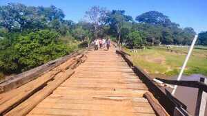 Pobladores de Fulgencio Yegros y Yuty en pie de guerra con el MOPC por puente reparado sobre el Río Pirapó