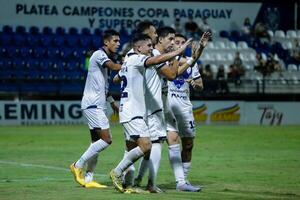 La V Azulada celebra en su reducto