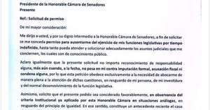 La Nación / No renunció y pide permiso al Senado