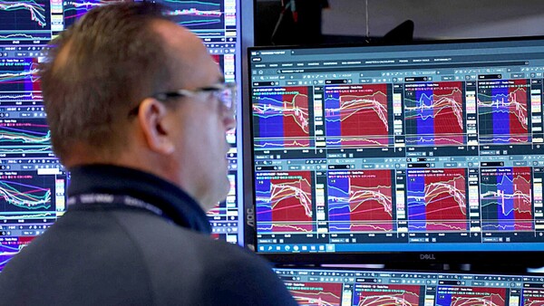 Negocios suspicaces con petróleo antes de declaración de Trump