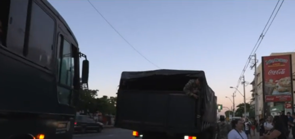 Sin colectivos, paradas llenas y camiones de contingencia repletos