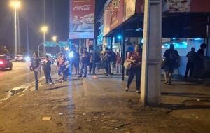 Video: pasajeros sufren el paro de buses  - Nacionales - ABC Color