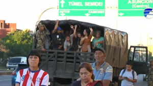 Pasajeros sufren falta de buses este sábado: "Así tiene que tenernos el presidente, como animales"
