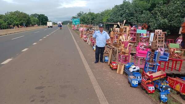 Vendedores de muebles y juguetes de Caaguazú exigen modificación de área de servicio para mejorar ventas - Nacionales - ABC Color