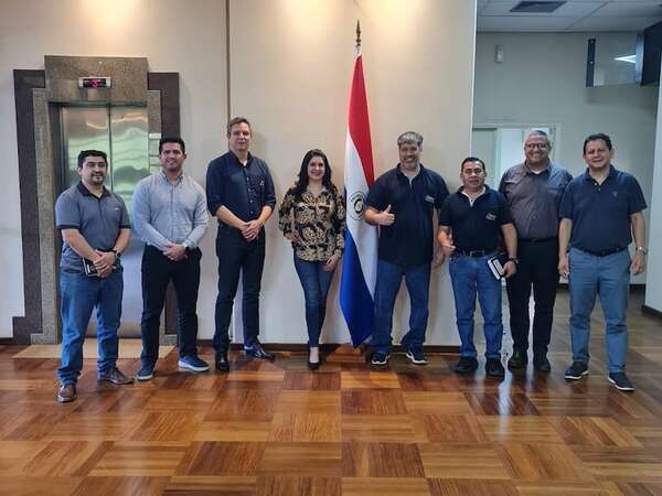 Recula el Gobierno y derogará polémicos decretos 5306 y 5307 tras fuerte presión sindical - Economía - ABC Color