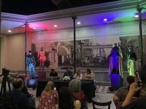 “Puto Teatro”: Hugo Robles presentó su libro como acto de resistencia - Literatura - ABC Color