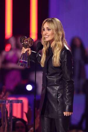 Miley Cyrus recibió emocionada el Innovator Award 2026 - Gente - ABC Color