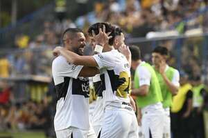 Olimpia defiende el invicto y busca ampliar la ventaja en la punta - Fútbol - ABC Color