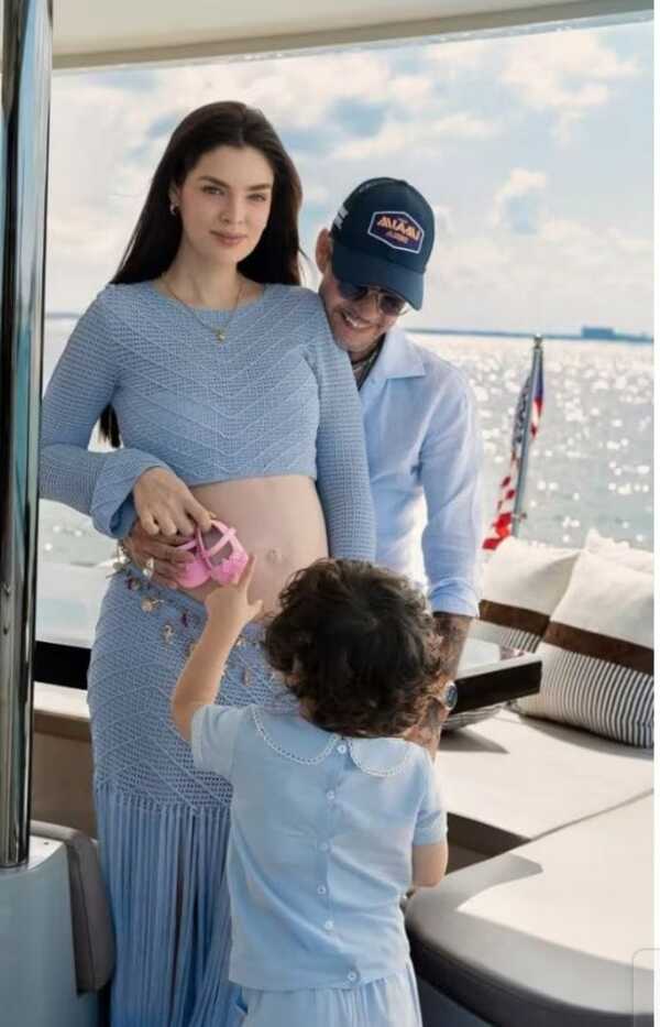 Popular / ¡Nadia Ferreira y Marc Anthony esperan la nena!