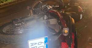 La Nación / Choque frontal entre motocicletas dejó dos fallecidos sobre la ruta D027