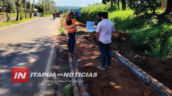 INTENDENTE DE TRINIDAD VERIFICA AVANCE DE OBRA DE VEREDA EN BARRIO SAN MIGUEL