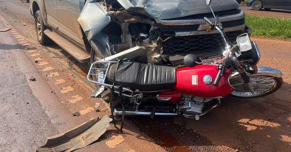 La Nación / Minga Guazú: fuerte embestida de camioneta contra una moto y muere una mujer