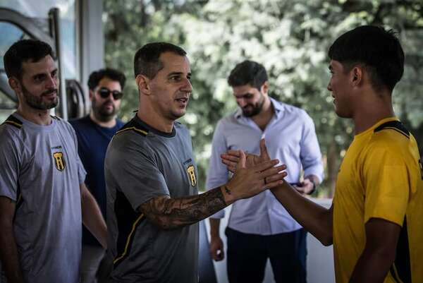 Guaraní-Trinidense: La “tribu”, con nuevo Cacique - Fútbol - ABC Color