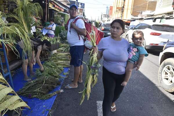 Católicos inician la Semana Santa con la recordación de la entrada de Jesús a Jerusalén - Nacionales - ABC Color