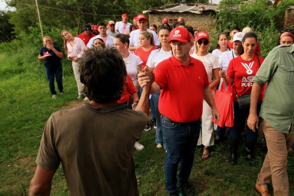 Camilo Pérez refuerza su presencia en los barrios capitalinos - ADN Digital