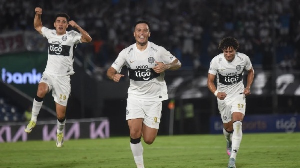 Olimpia golea y se afianza en la cima del Apertura