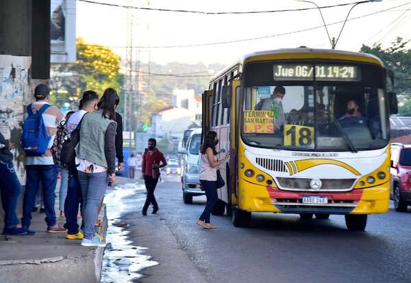 Repudian a Raúl Latorre por “colgarse” del calvario ciudadano por la falta de transporte - Política - ABC Color