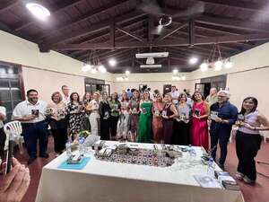 “Voces 2025”: nueva colección literaria reúne a veinte autores nacionales - Literatura - ABC Color