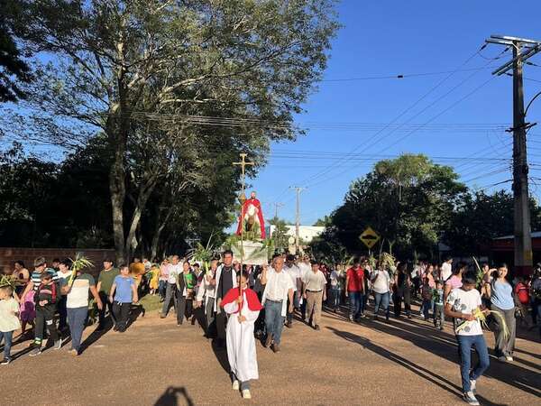 Multitudinaria bendición de palmas marca el inicio de la Semana Santa en San Joaquín - Nacionales - ABC Color