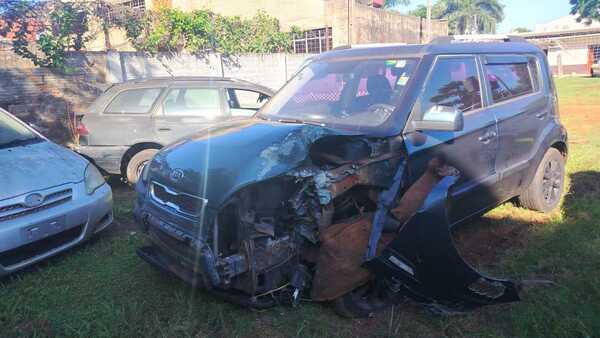 Conductores chocan y destrozan columnas del tendido eléctrico en Alto Paraná