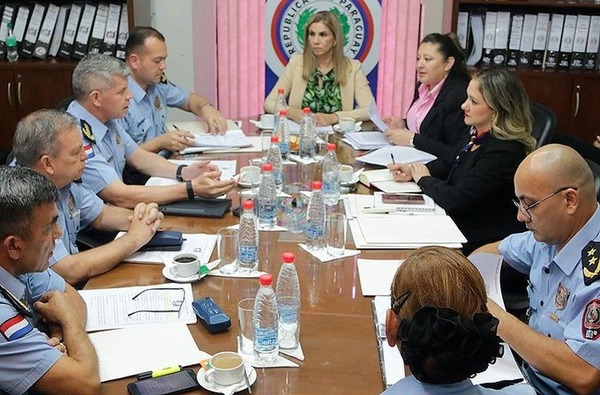 Diputados piden una investigación interna de la Policía sobre denuncia en contra de uniformados de Casado - ADN Digital