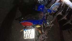 Motociclista muere tras chocar contra maquinaria agrícola en Canindeyú