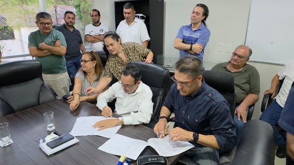 Levantan paro de buses tras acuerdo entre Gobierno y transportistas - El Trueno