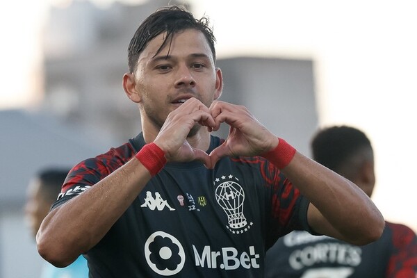 Popular / ¡Oscar Romero se mandó un golazo en el fútbol kurepi!