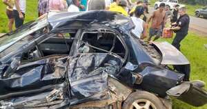 Diario HOY | Choque entre bus y automóvil deja dos turistas alemanes heridos en Caazapá