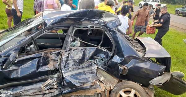 Diario HOY | Choque entre bus y automóvil deja dos turistas alemanes heridos en Caazapá