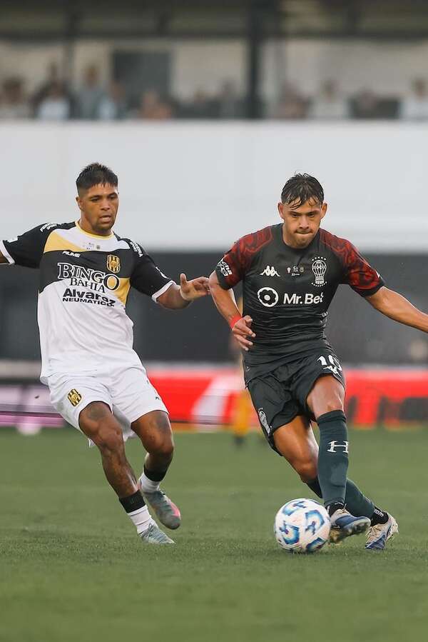 Óscar Romero anota su primer gol desde su llegada a Huracán - Fútbol Internacional - ABC Color