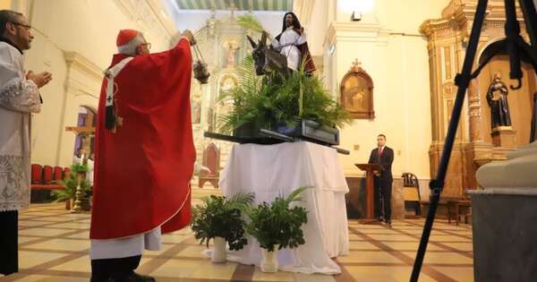 La Nación / Concurrida bendición de palmas marcó el inicio de la Semana Santa